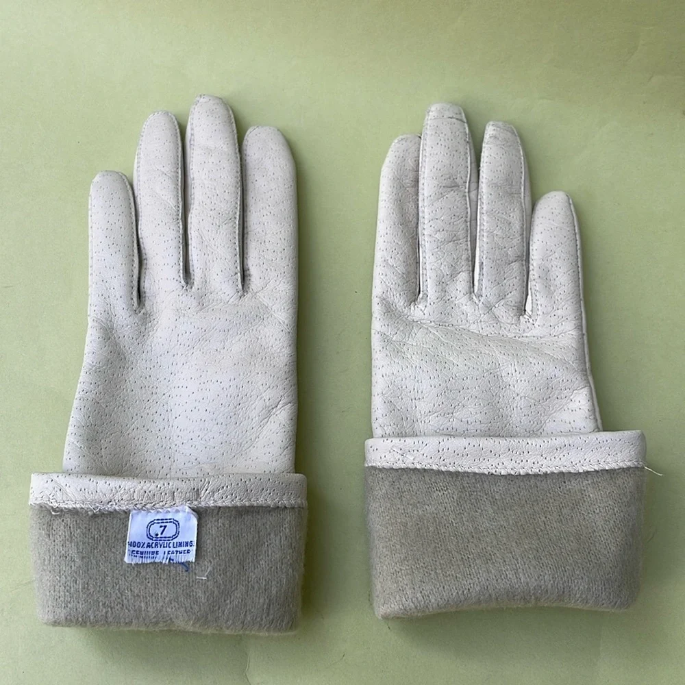 New vintage grayish cream leather gloves with lining